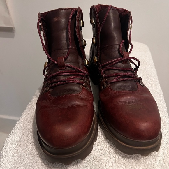 Camper lace up mia boots. Dark maroon, fantastic tread. - Picture 3 of 8